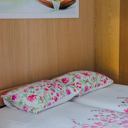 Beachfront Mare Apartma *